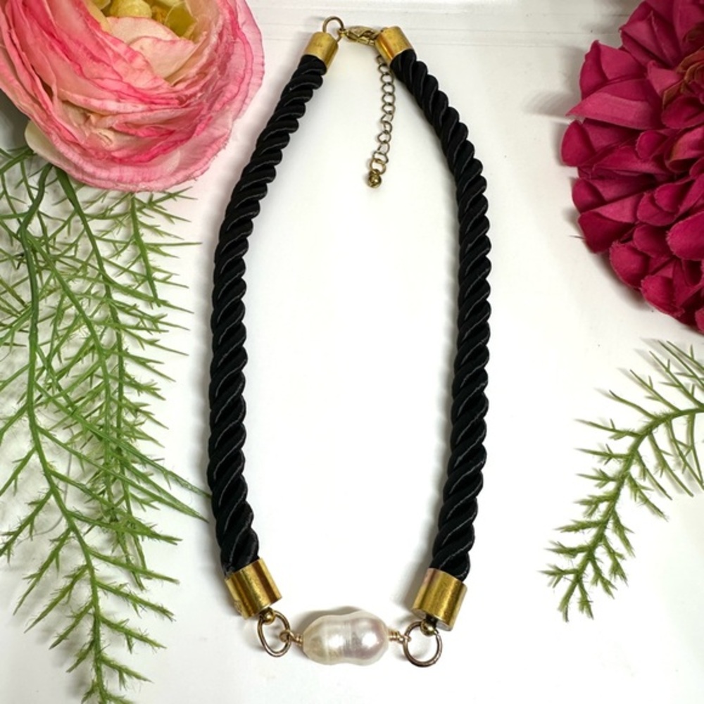 VINTAGE⚜️Silk Choker With Genuine Freshwater Pearl